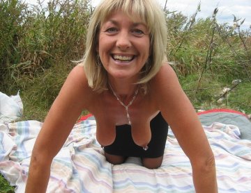 KinkyWidow from Norfolk,United Kingdom